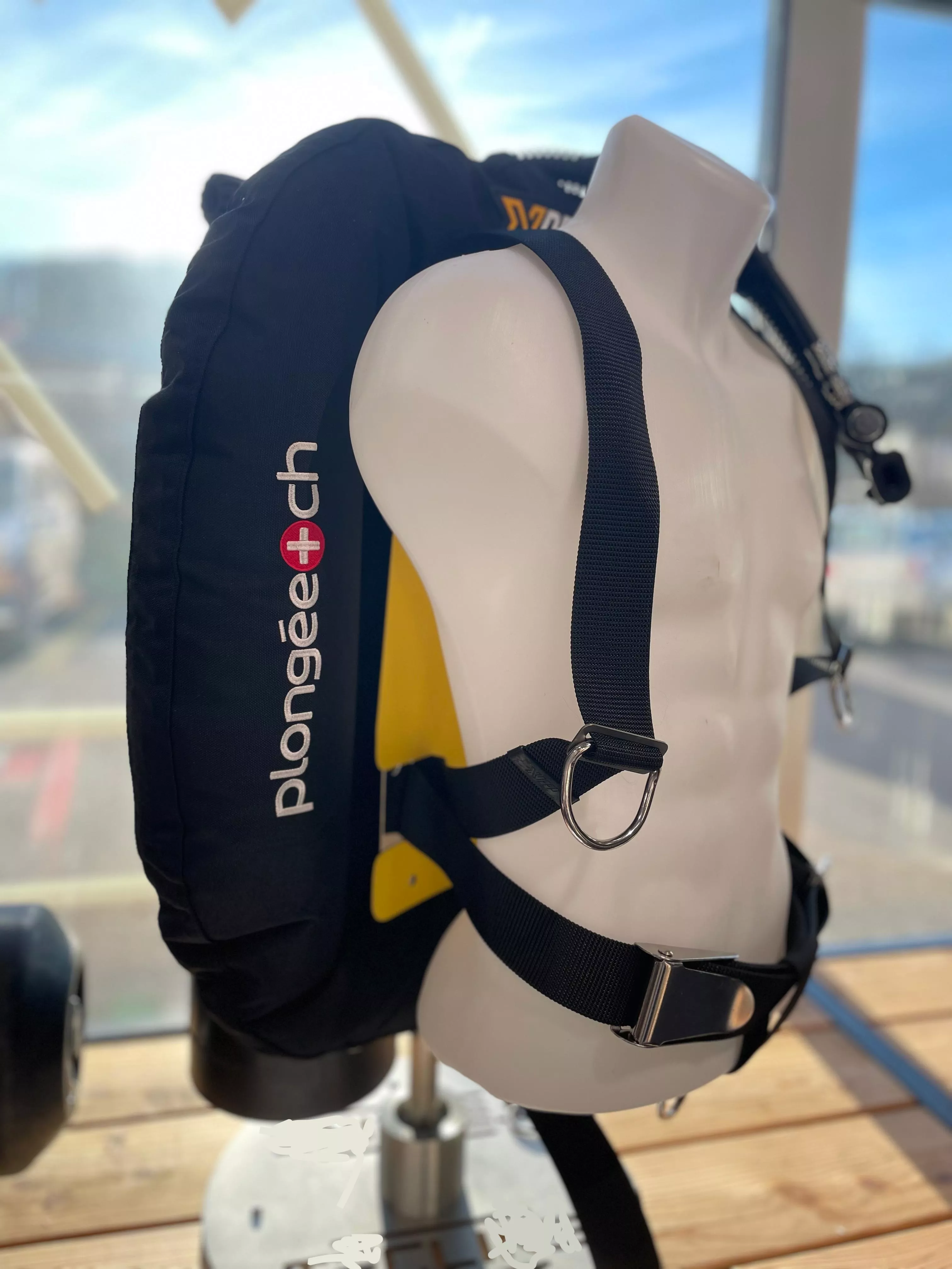 Wing and harness Xdeep Hydros 40 DIR Plongée.ch